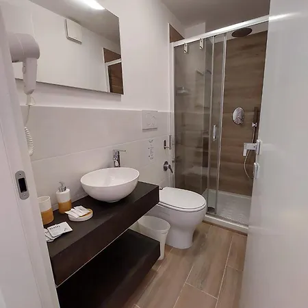 Leonardo בית הארחה